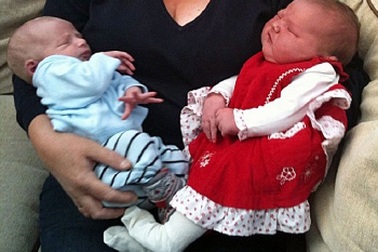 Bé gái sơ sinh nặng 5,7kg