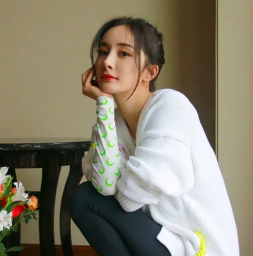 Dương Mịch nói gì trước tin đồn lộ clip say rượu tới mức bất tỉnh? - 2 Dương Mịch nói gì trước tin đồn lộ clip say rượu tới mức bất tỉnh? - 2