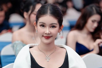 Hoa hậu Lê Âu Ngân Anh tuổi 30: Viên mãn cả sự nghiệp lẫn hôn nhân