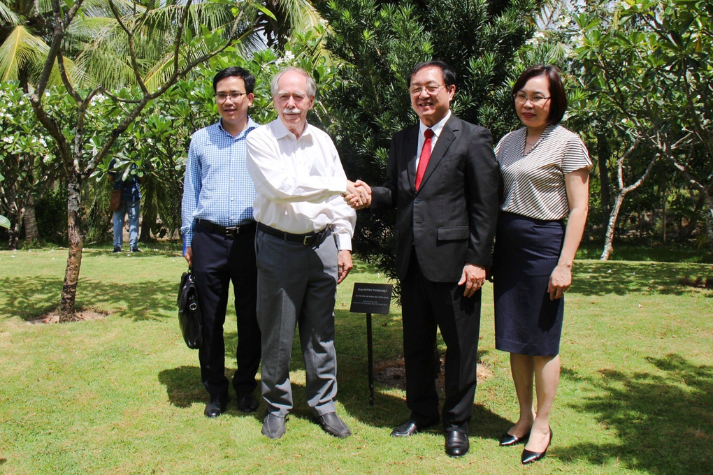 Con đường Nobel độc đáo tại Việt Nam - 5 Con đường Nobel độc đáo tại Việt Nam - 5