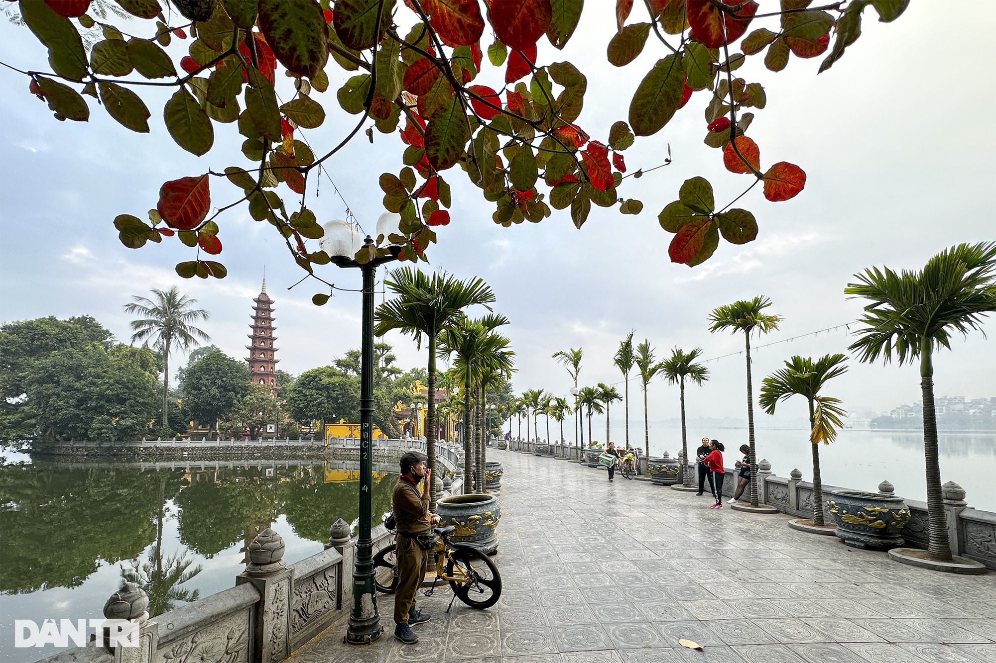 Hình ảnh đường phố Hà Nội yên bình trong ngày đầu năm mới 2024 - 3