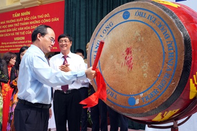 Phó Thủ tướng dự lễ khai giảng ở Trường THPT Việt Đức 