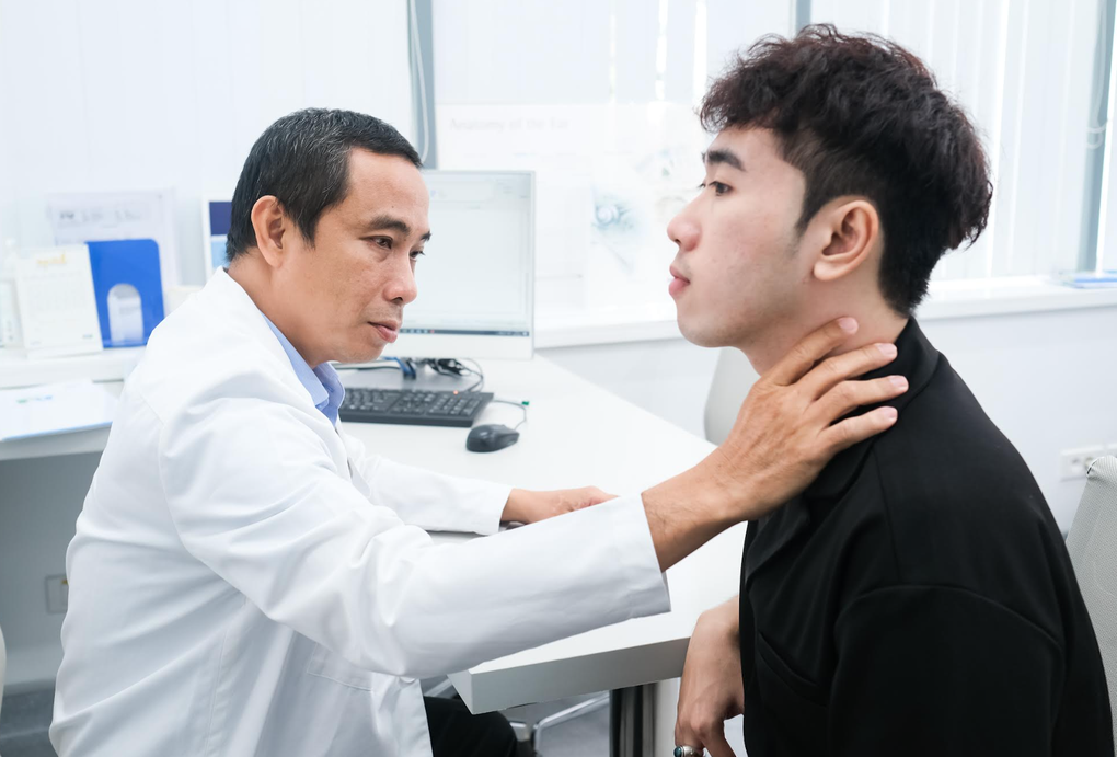 Bác sĩ Đỗ Tường Huân phẫu thuật hàng nghìn ca ung thư đầu cổ - 3 Bác sĩ Đỗ Tường Huân phẫu thuật hàng nghìn ca ung thư đầu cổ - 3