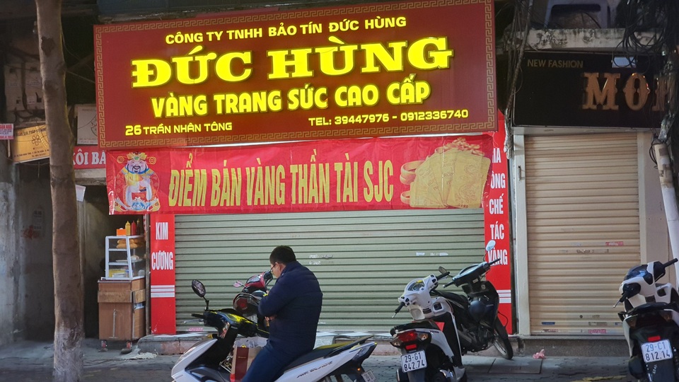 Kỳ lạ: Chủ tiệm vàng đóng cửa ngủ kỹ ngày vía Thần Tài - 5 Kỳ lạ: Chủ tiệm vàng đóng cửa ngủ kỹ ngày vía Thần Tài - 5