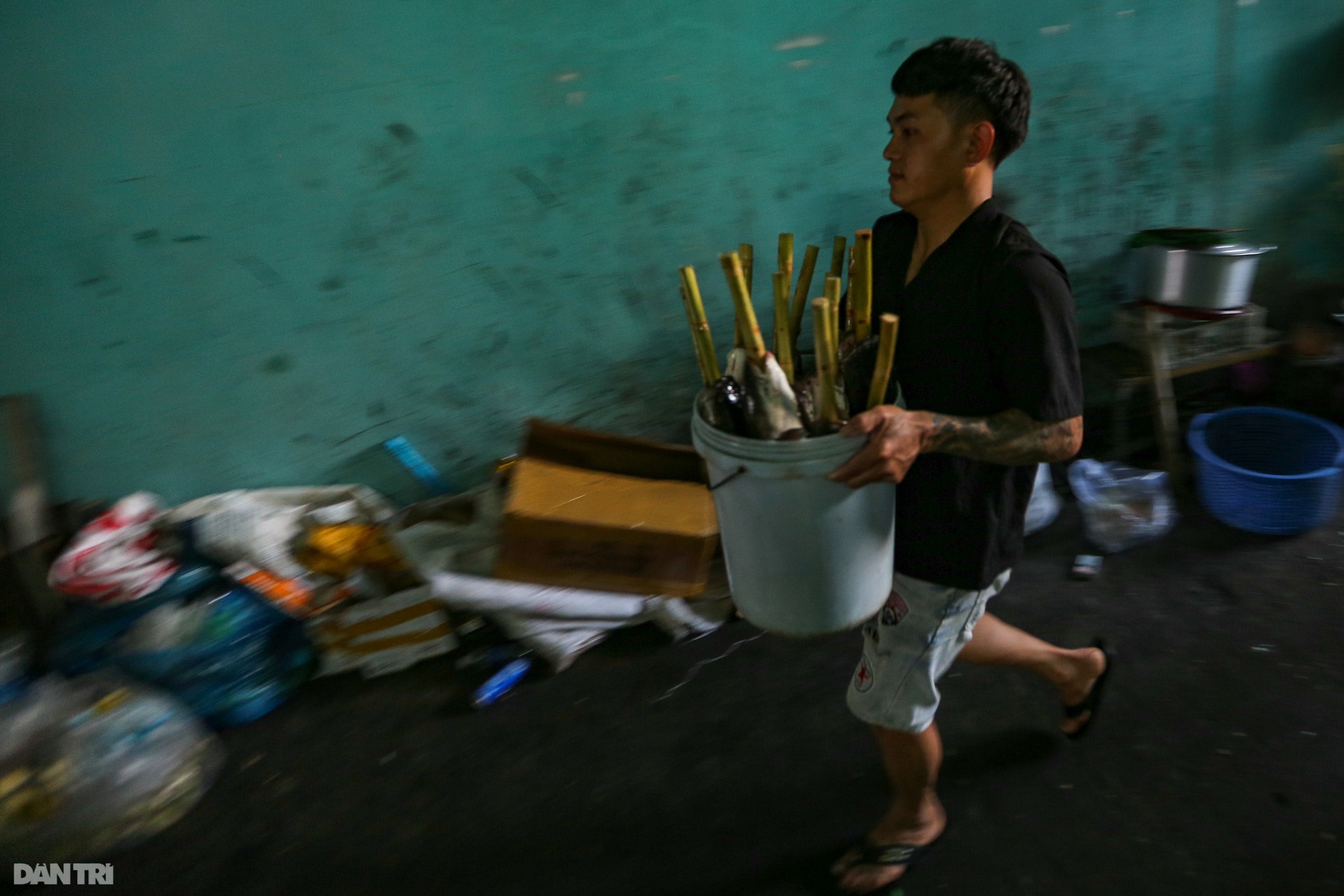 Một gia đình huy động 20 thành viên nướng 5 tấn cá lóc bán dịp vía Thần tài - 5 Một gia đình huy động 20 thành viên nướng 5 tấn cá lóc bán dịp vía Thần tài - 5