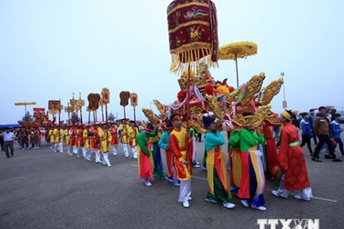 Mở tuyến du lịch tâm linh dọc sông Hồng vào rằm tháng Bảy