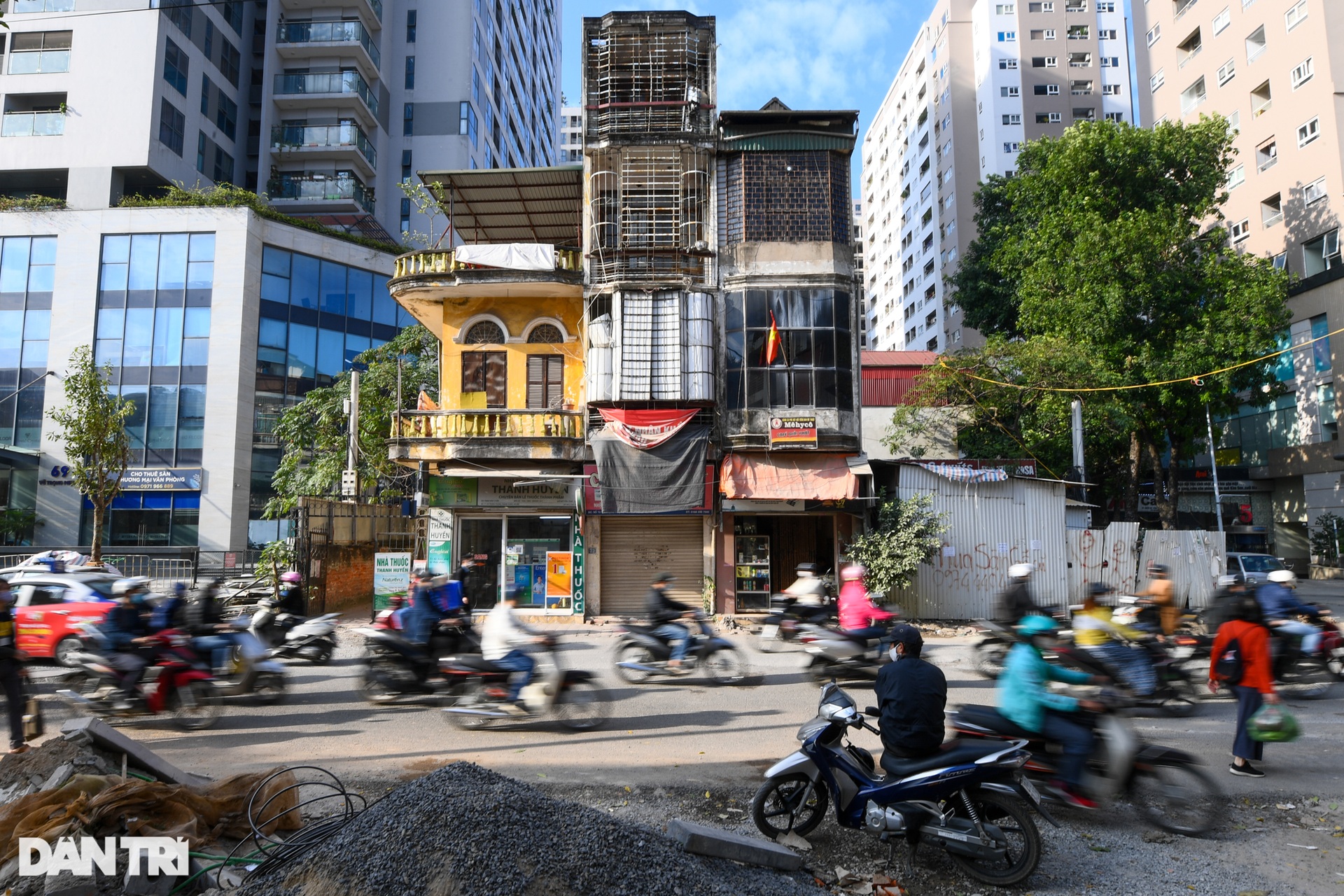 Người dân thủ đô thoát khổ trên đoạn đường 440m cải tạo 4 năm mới về đích - 15 Người dân thủ đô thoát khổ trên đoạn đường 440m cải tạo 4 năm mới về đích - 15