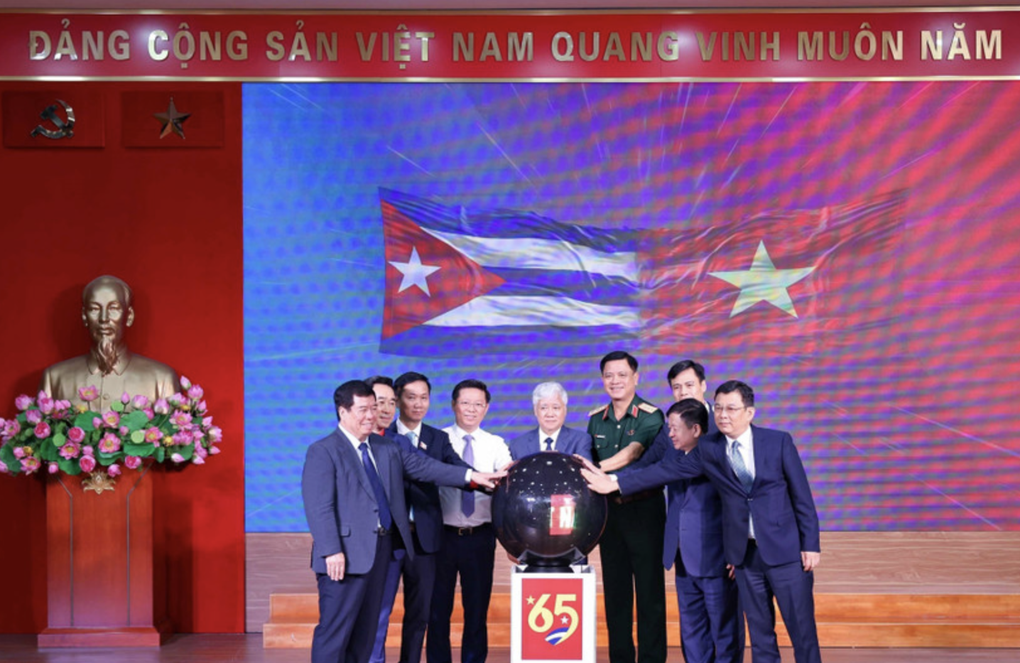 Sau 30 giờ, Chương trình ủng hộ nhân dân Cuba đã đạt 65 tỷ đồng - 1 Sau 30 giờ, Chương trình ủng hộ nhân dân Cuba đã đạt 65 tỷ đồng - 1