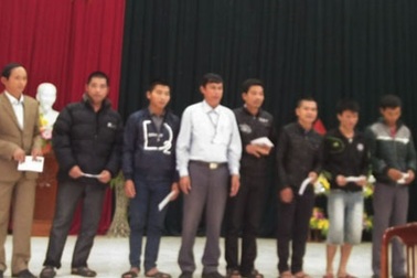 Biểu dương 7 người dũng cảm cứu 2 chị em trong lũ