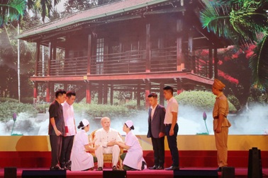 Hình tượng Bác Hồ gây xúc động tại liên hoan nghệ thuật quần chúng CAND