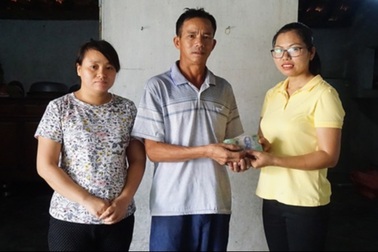 Được bạn đọc Dân trí giúp đỡ, cô gái đã có tiền đi truyền máu