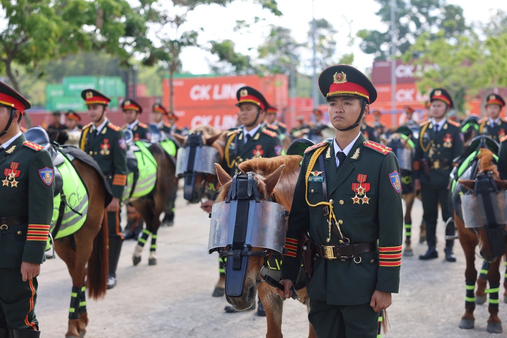 Đoàn CSCĐ Kỵ binh hành quân 1.750km để tham gia diễu binh, diễu hành - 1 Đoàn CSCĐ Kỵ binh hành quân 1.750km để tham gia diễu binh, diễu hành - 1