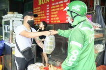 Tiệm cơm "mẹ truyền, con nối" thu 15 triệu đồng/ngày từ khi "lên app"