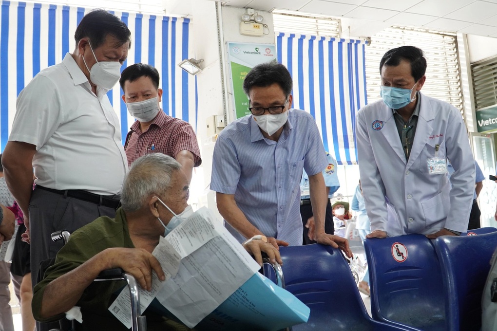 Bệnh viện Chợ Rẫy thừa nhận thiếu cả thuốc giá rẻ để cứu bệnh nhân - 1 Bệnh viện Chợ Rẫy thừa nhận thiếu cả thuốc giá rẻ để cứu bệnh nhân - 1
