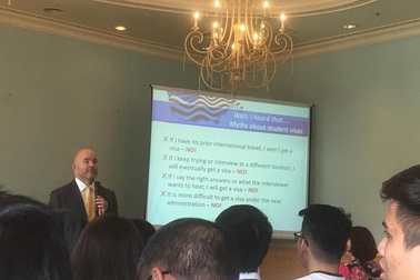 Viên chức lãnh sự quán Hoa Kỳ chia sẻ bí quyết xin cấp thị thực thành công