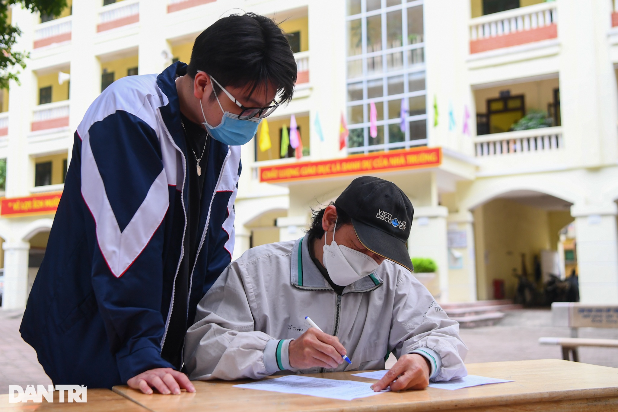 Hà Nội tiêm vaccine Covid-19 cho trẻ từ 15-17 tuổi, ưu tiên học sinh lớp 12 - 4 Hà Nội tiêm vaccine Covid-19 cho trẻ từ 15-17 tuổi, ưu tiên học sinh lớp 12 - 4