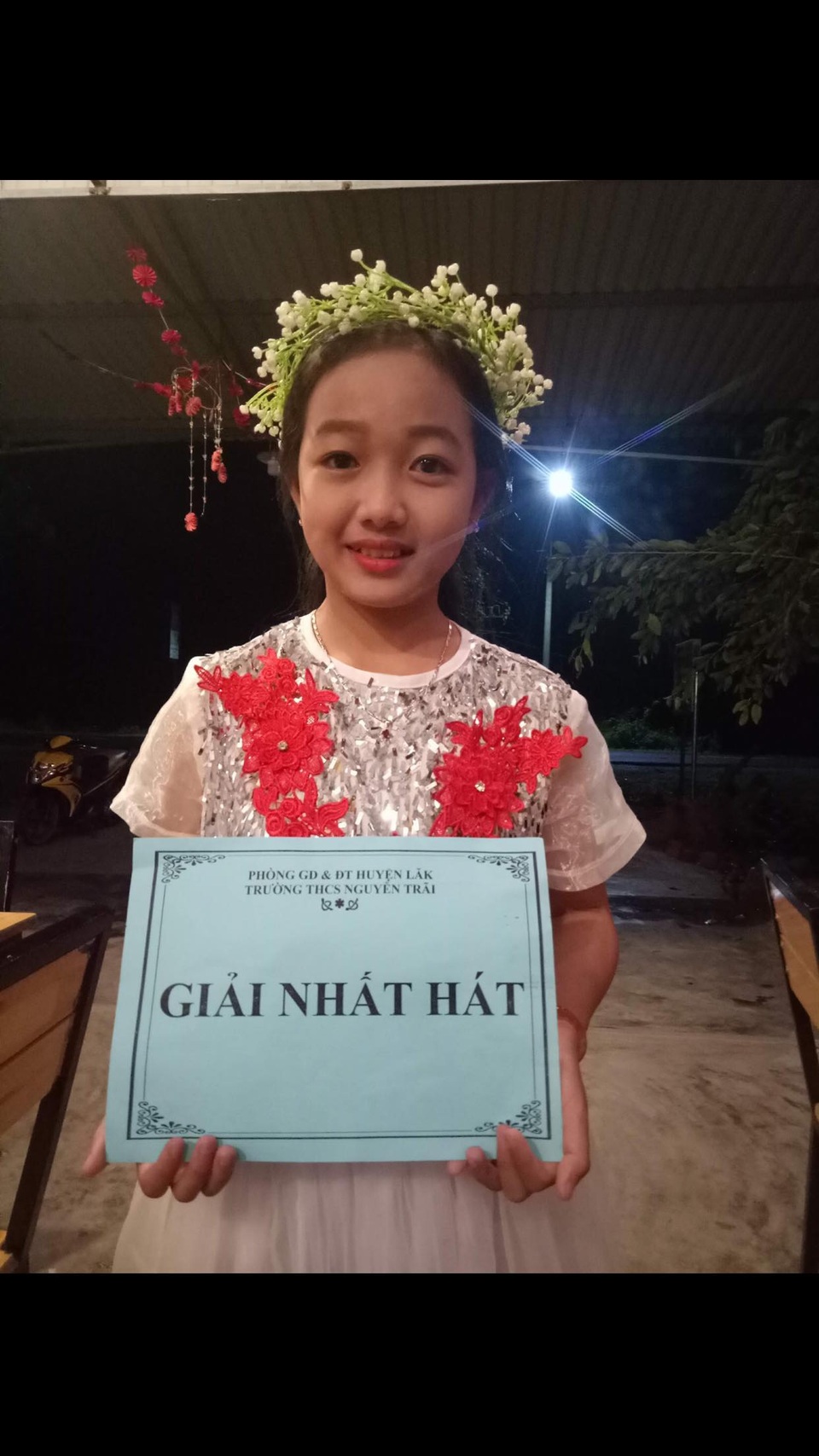Cuộc sống khốn khó của nữ sinh giàu nghị lực có đôi mắt sáng long lanh nhưng...sắp mù - 1 Cuộc sống khốn khó của nữ sinh giàu nghị lực có đôi mắt sáng long lanh nhưng...sắp mù - 1
