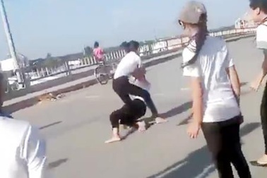 Tuổi thơ đòn roi: Đừng để yêu thương hóa hận thù!