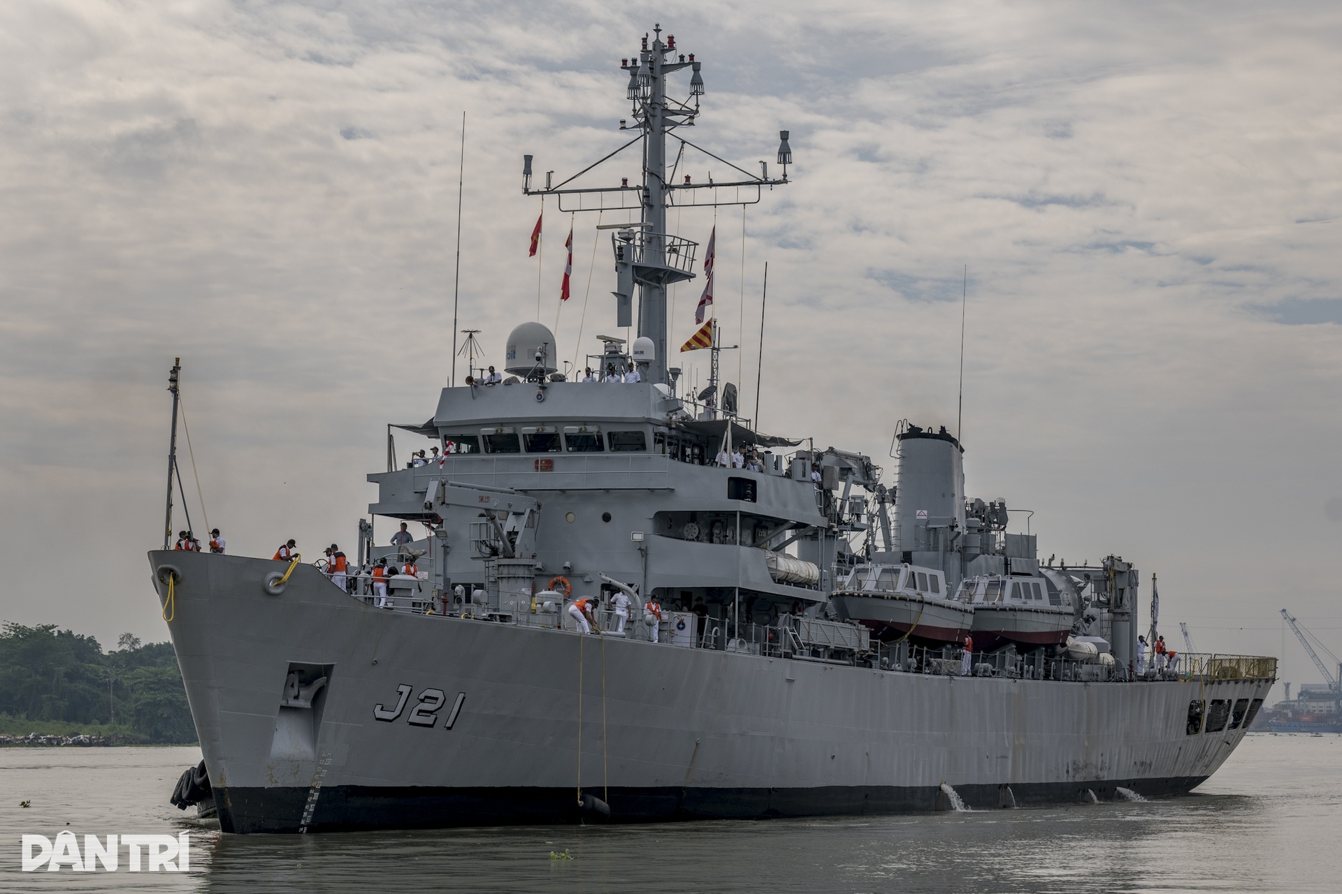 Tàu Hải quân Ấn Độ cập cảng Sài Gòn - 1 Tàu Hải quân Ấn Độ cập cảng Sài Gòn - 1
