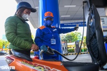 Lý do khiến giá xăng tăng 3 lần liên tiếp