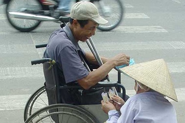 Ninh Thuận phạt oan người bán vé số dạo!