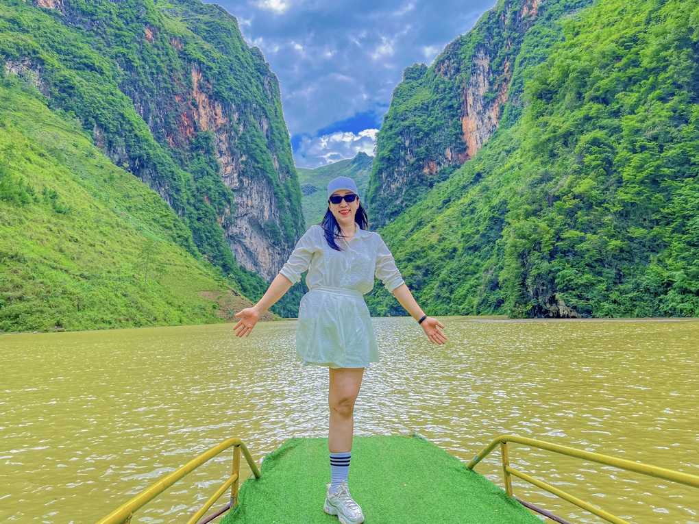 Cô gái khuyết một chân ở Gia Lai vượt nghìn km chinh phục địa đầu Tổ quốc - 3 Cô gái khuyết một chân ở Gia Lai vượt nghìn km chinh phục địa đầu Tổ quốc - 3