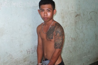 Hai đối tượng vừa giật đồ thì gặp... trinh sát công an