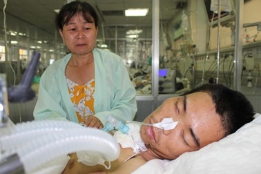 “Nếu con chết làm sao mẹ lo nổi đám tang”