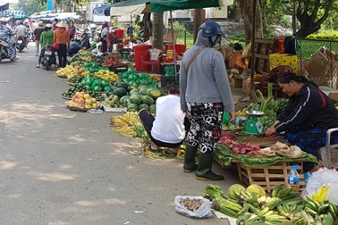 Không có chuyện TP Huế tạm dừng kinh doanh tại các chợ, siêu thị
