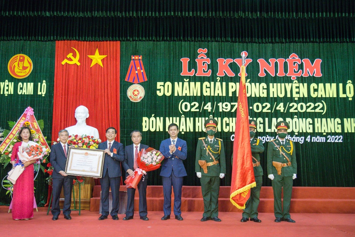 Cam Lộ kỷ niệm 50 năm ngày giải phóng, nhận Huân chương Lao động hạng Nhất - 1 Cam Lộ kỷ niệm 50 năm ngày giải phóng, nhận Huân chương Lao động hạng Nhất - 1