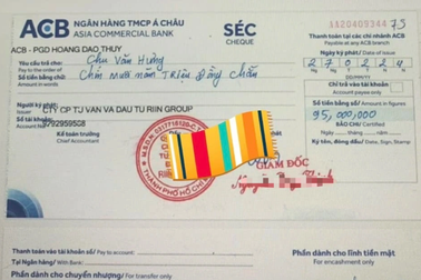 Bị rút 95 triệu đồng trong tài khoản ACB, nghi do bị giả con dấu, chữ ký