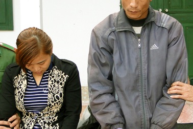 Vợ chồng hờ vận chuyển 2 bánh heroin