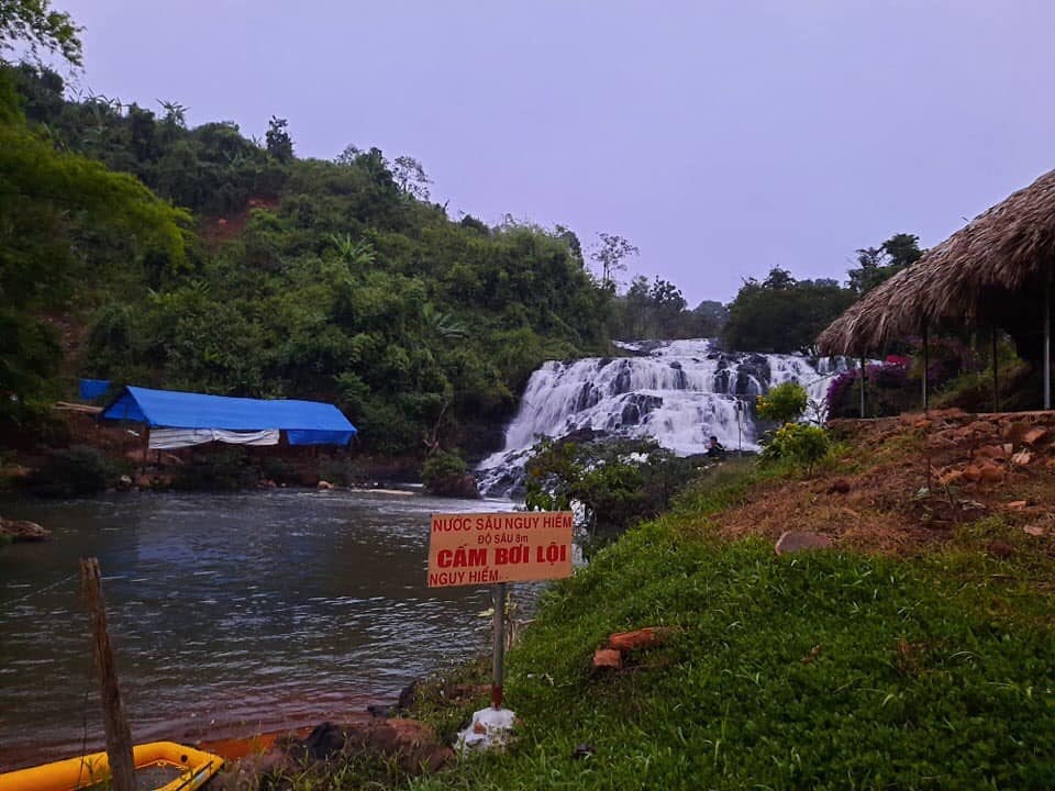 Đi cắt cỏ cho bò, nam sinh ngã xuống ao nước tử vong - 1 Đi cắt cỏ cho bò, nam sinh ngã xuống ao nước tử vong - 1