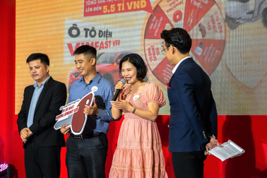 Trao giải đợt một chương trình "Mua ngay KingSport, trúng ô tô Vinfast VF8"