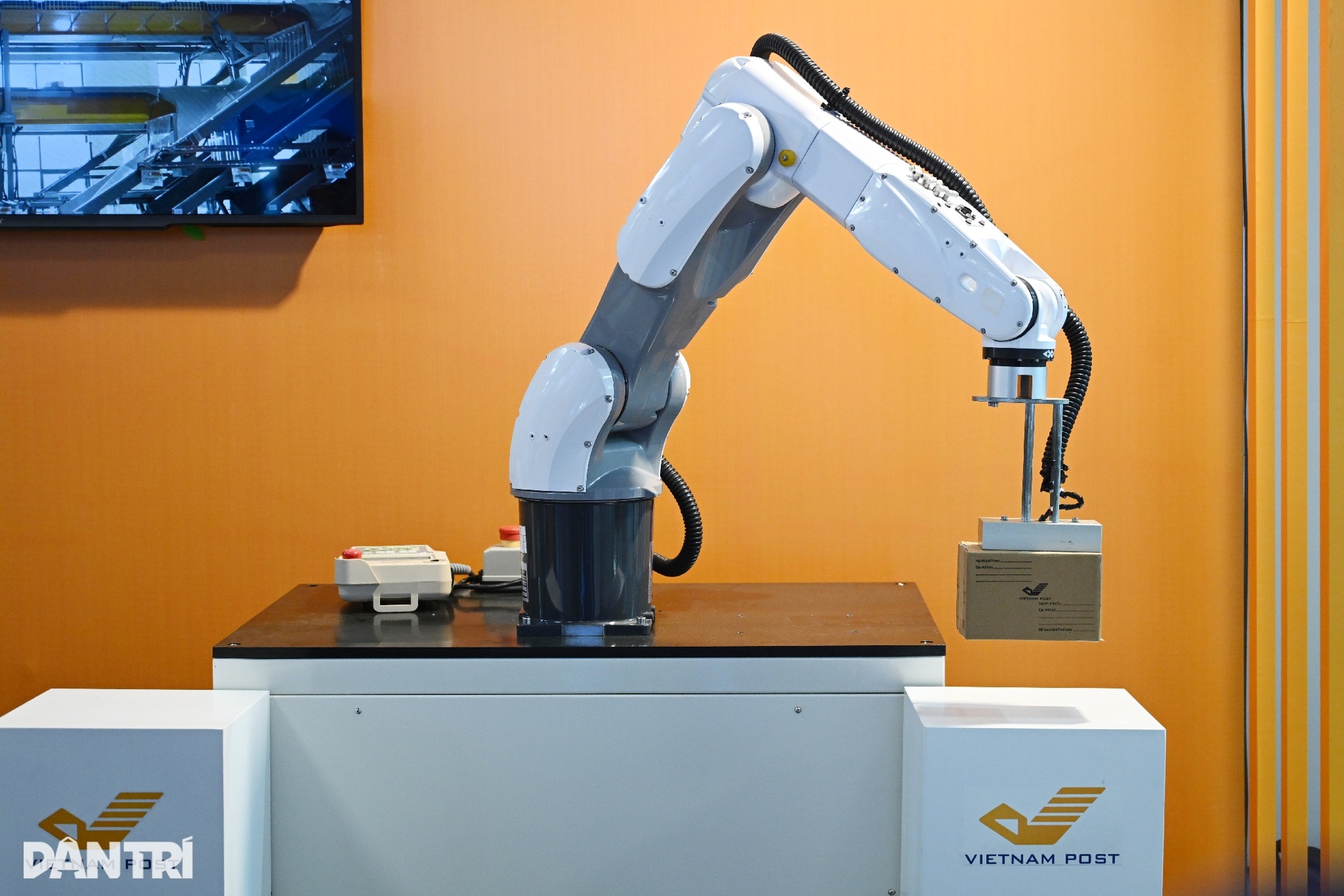 Seria robotów, bezzałogowych statków patrolowych o potężnych konfiguracjach Wyprodukowano w Wietnamie - 4 Loạt robot, UAV tuần tra cấu hình khủng Make in Vietnam - 4