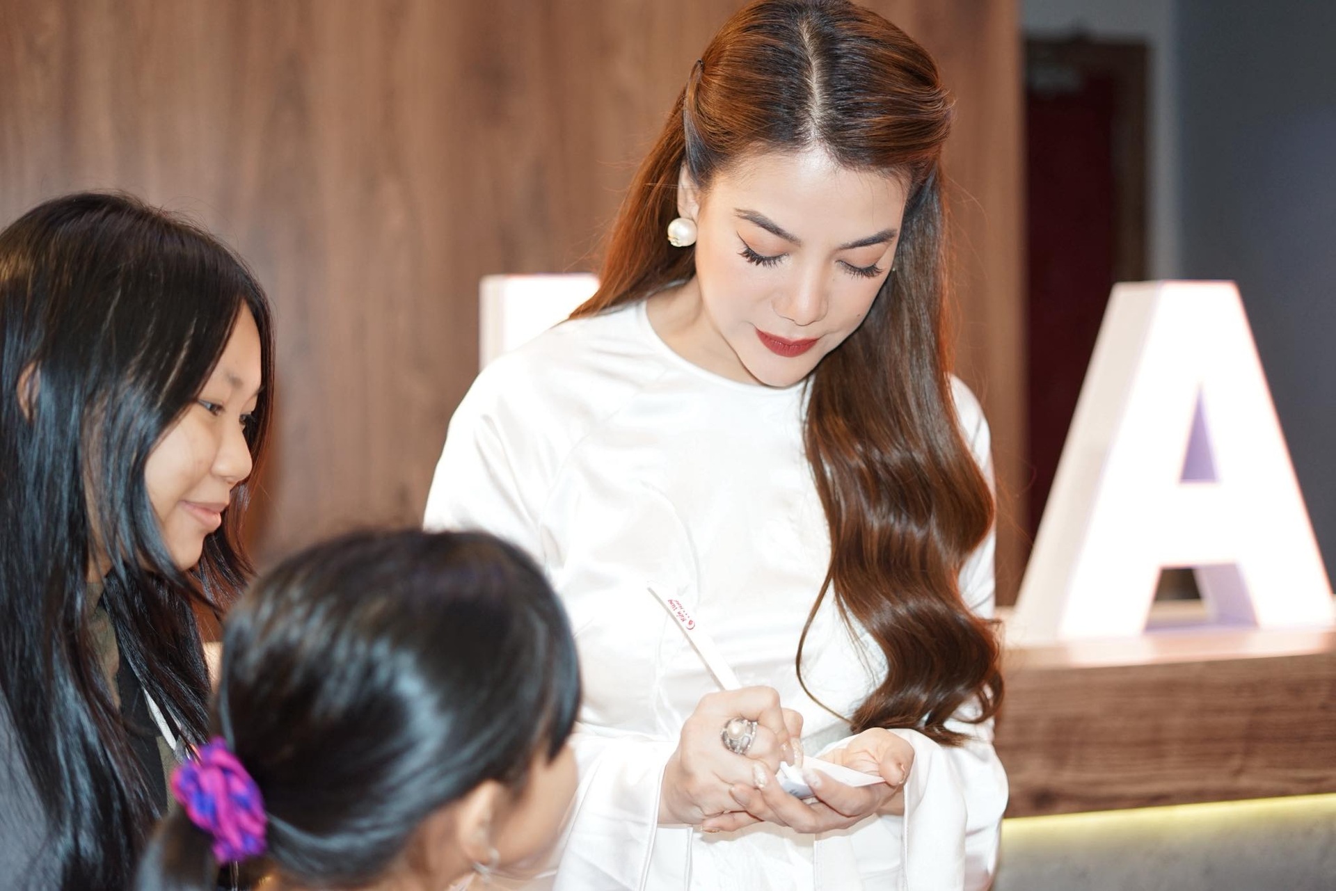 Trương Ngọc Ánh tuổi U50: Gây sốt với eo con kiến, làm bạn với người cũ - 9 Trương Ngọc Ánh tuổi U50: Gây sốt với eo con kiến, làm bạn với người cũ - 9