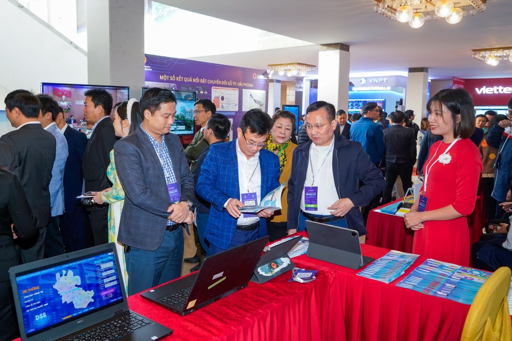 Hải Phòng xử lý gần 1 triệu hồ sơ trực tuyến trong năm 2023 - 2 Hải Phòng xử lý gần 1 triệu hồ sơ trực tuyến trong năm 2023 - 2