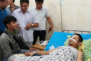 Can đánh nhau, một hiệp sĩ bị đâm trọng thương