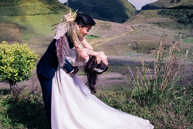 Ảnh cưới thơ mộng trên cánh đồng cúc tím Mộc Châu