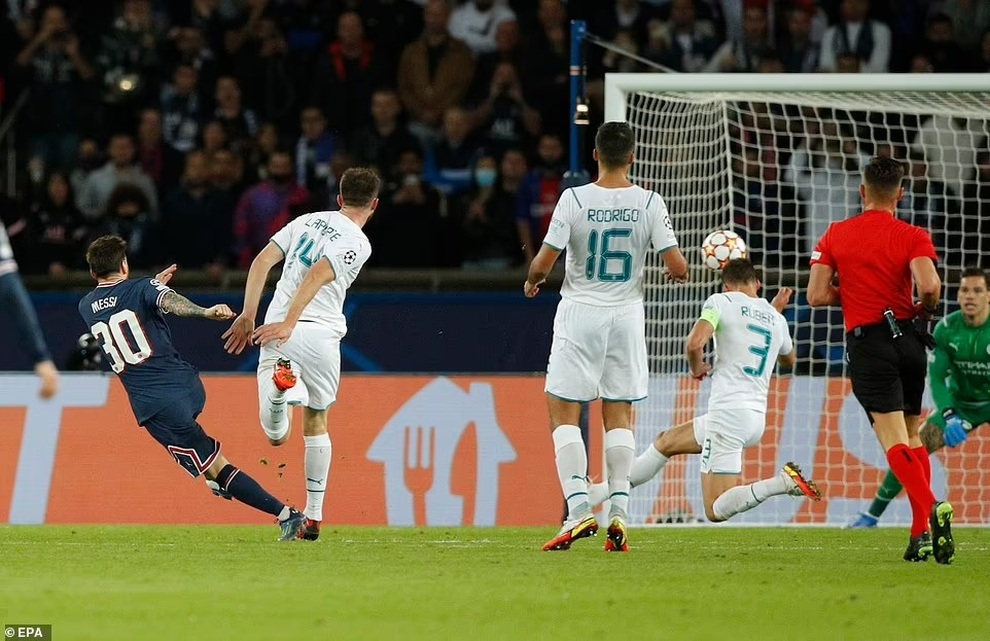Messi, Neymar và Mbappe gây sốt với màn cởi áo ăn mừng - 1 Messi, Neymar và Mbappe gây sốt với màn cởi áo ăn mừng - 1