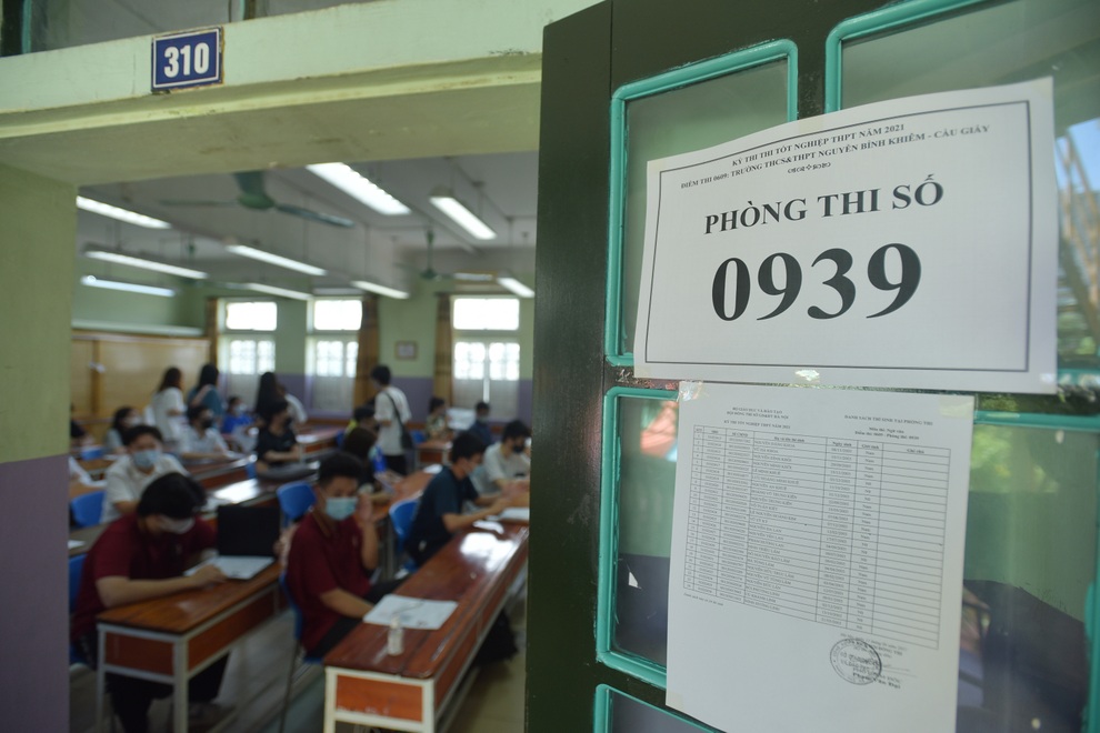 Thí sinh đội mũ len khiến thân nhiệt cao 38,2 độ C, phải đến phòng cách ly - 6 Thí sinh đội mũ len khiến thân nhiệt cao 38,2 độ C, phải đến phòng cách ly - 6
