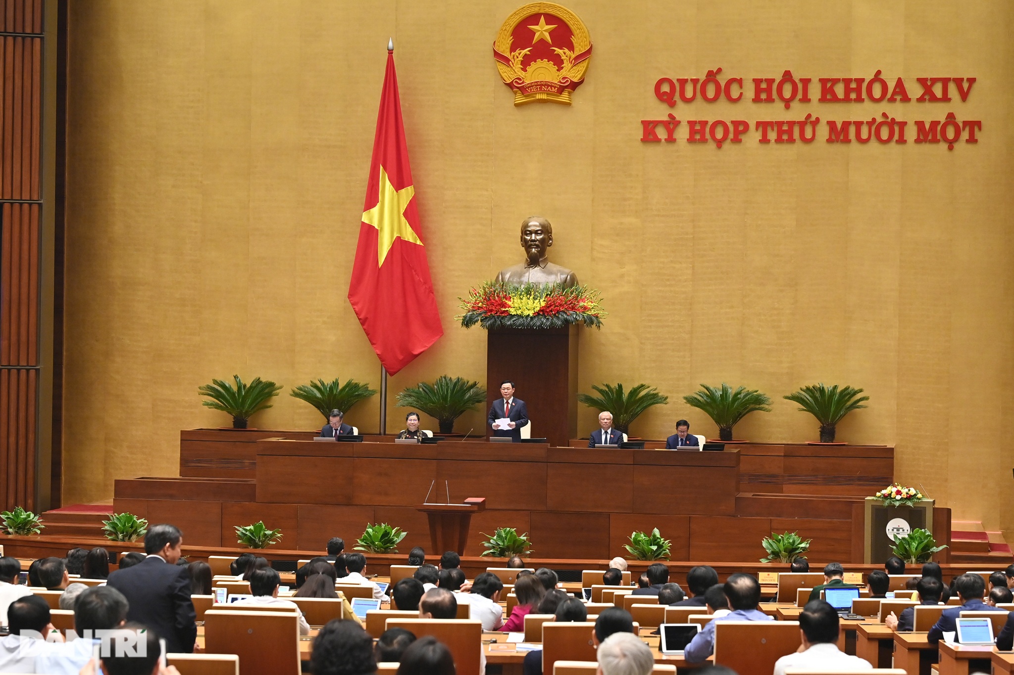 Toàn cảnh lễ tuyên thệ nhậm chức của tân Chủ tịch Quốc hội Vương Đình Huệ - 10 Toàn cảnh lễ tuyên thệ nhậm chức của tân Chủ tịch Quốc hội Vương Đình Huệ - 10