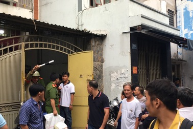 Hai cha con tử vong bất thường trong căn nhà khóa trái