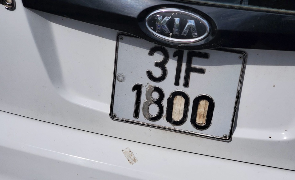 Hà Nội xử lý hàng loạt taxi che biển số, làm khó “mắt thần” trên phố - 9 Hà Nội xử lý hàng loạt taxi che biển số, làm khó “mắt thần” trên phố - 9
