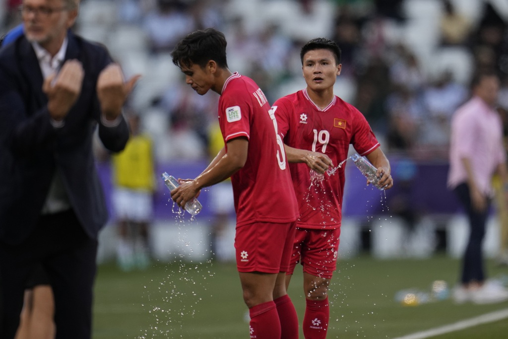 Chuyên gia: Trọng tài V-League yếu, cầu thủ Việt Nam khổ khi gặp VAR - 5 Chuyên gia: Trọng tài V-League yếu, cầu thủ Việt Nam khổ khi gặp VAR - 5