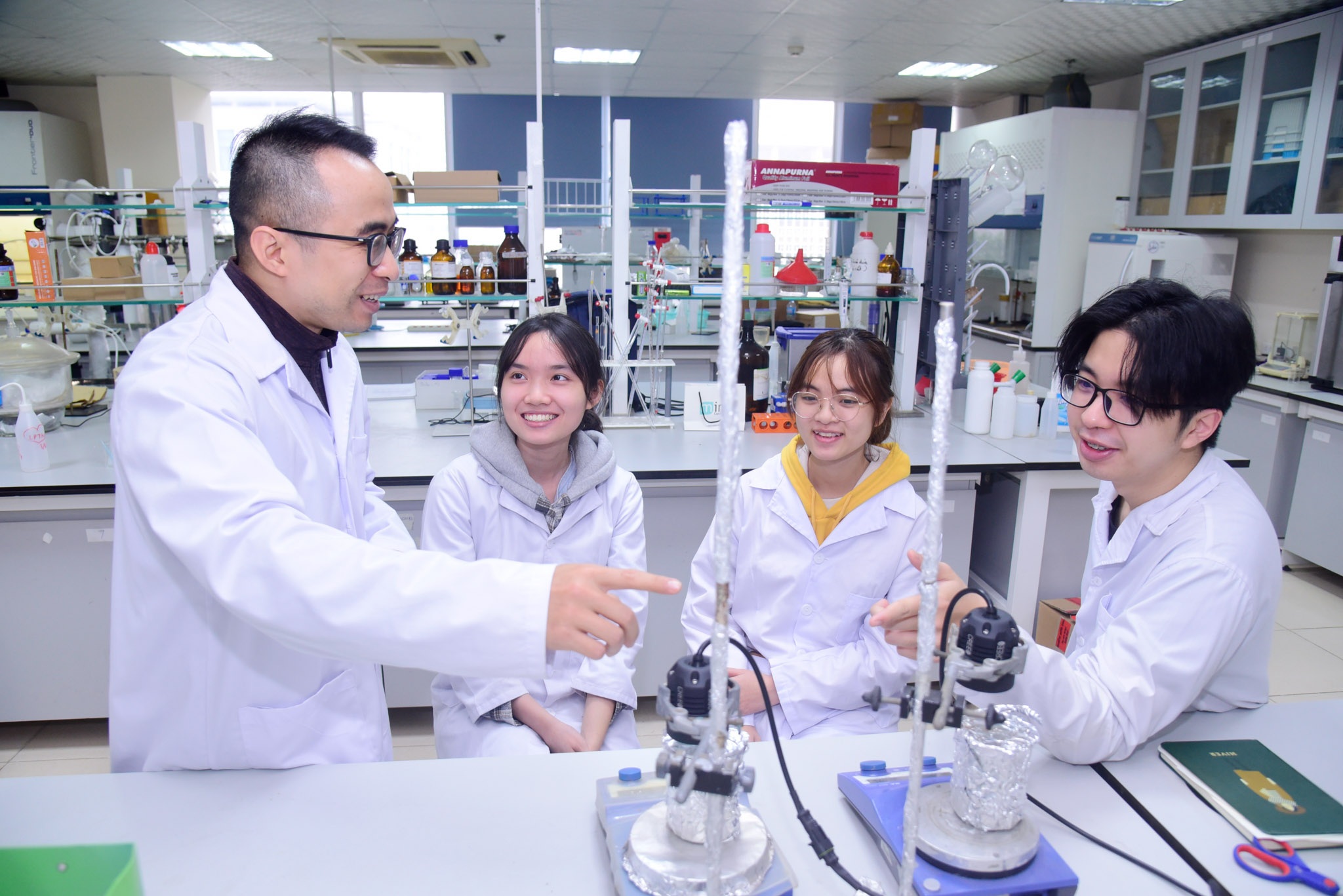 Hampir 30 universitas mengumumkan penerimaan berdasarkan transkrip sekolah menengah pada tahun 2025 - 1 Gần 30 trường đại học công bố xét tuyển học bạ năm 2025 - 1