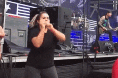 Phát sốt với màn trình diễn ngôn ngữ ký hiệu “bốc lửa”