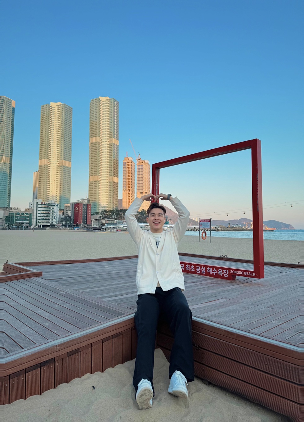 Nam tiếp viên hàng không 9X trải lòng về những lần đón Tết trên bầu trời - 2 Nam tiếp viên hàng không 9X trải lòng về những lần đón Tết trên bầu trời - 2