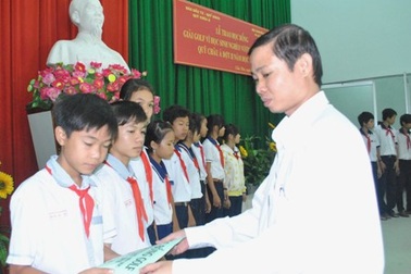 62 em học sinh được nhận học bổng Giải Golf vì trẻ em nghèo hiếu học