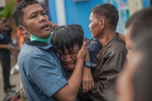 Nỗi đau bao trùm nơi sóng thần càn quét tại Indonesia